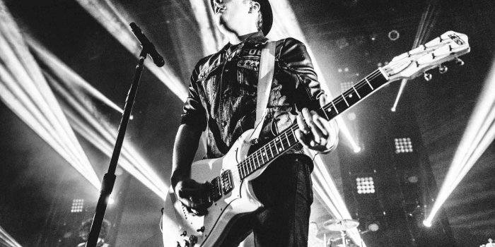 1918x1280 FALL OUT BOY pop punk rock alternative 1fallob concert guitar singer  wallpaper | 1918x1280 | 664196 | WallpaperUP