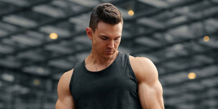 800x1198 Download Bodybuilder Guy Posing HD Wallpaper | Wallpapers.com