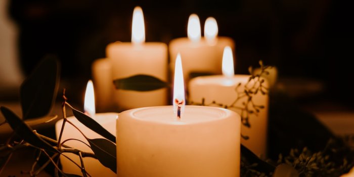 1000x1500 White pillar candles on black holder photo – Free Candle Image on Unsplash