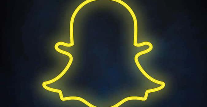 675x1200 Download Keep connected with your loved ones on Snapchat! | Wallpapers.com