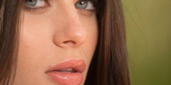 728x1092 Desktop Lana Rhoades Wallpapers