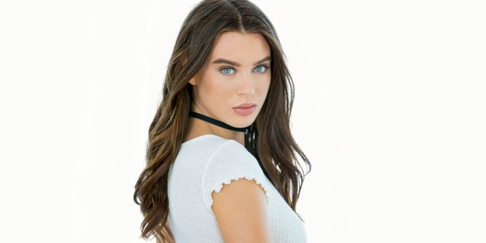 2560x1600 Download wallpaper girl, eyes, model, pretty, face, pose, actress,  portrait, section girls in resolution 2560x1600