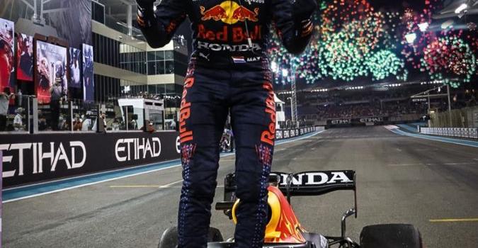 675x1200 Max Verstappen World Champion 2021
