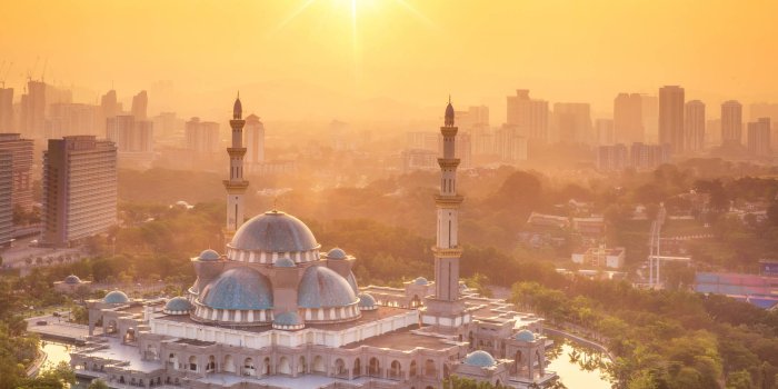 1920x1280 Wilayah Mosque Malaysia Wallpaper