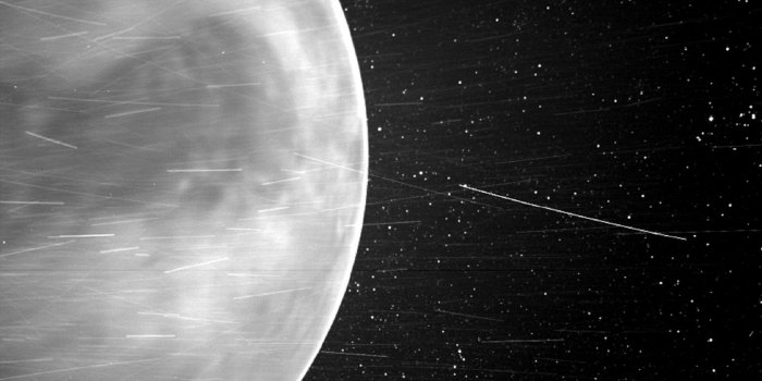 1440x1137 Venus reveal its glowing halo