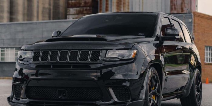 1080x1080 Jeep Trackhawk Wallpaper