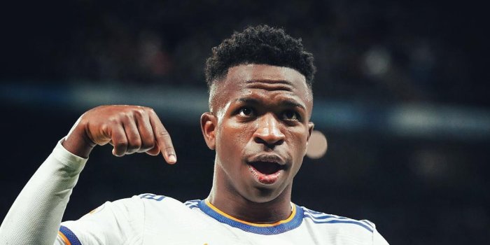 1080x1919 Vinicius Junior X Real Madrid Badge