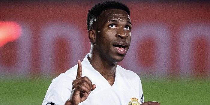 1281x2278 Vinicius Junior X Real Madrid Badge