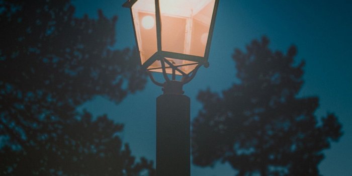 1440x3040 Lantern Night Pillar Light Wallpaper