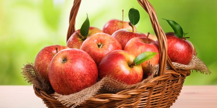 1366x768 pretty-apples-wallpaper-43080-44107-hd