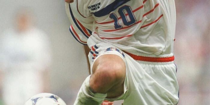 1223x1920 Download Zinedine Zidane Side Kick