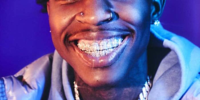 900x1350 energetic moment Wallpaper