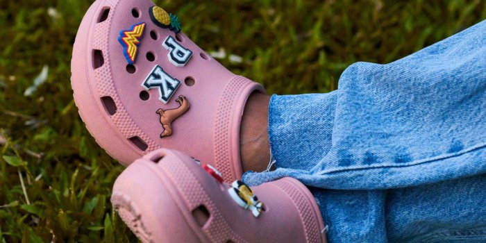 1920x1080 100+] Crocs Wallpapers | Wallpapers.com