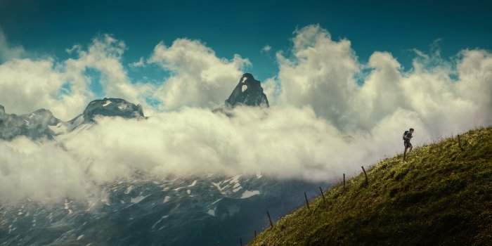 2048x1229 Sports Hiking HD Wallpaper