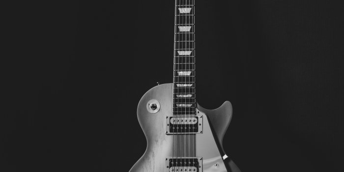 4000x6000 A Grayscale Photo of an Electric Guitar
