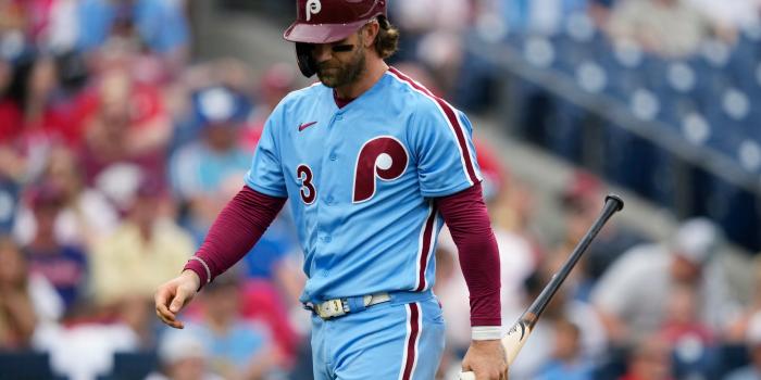 2560x1440 Phillies star Bryce Harper makes catch