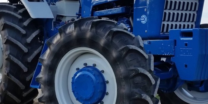 1284x2778 Best Farmall tractors iPhone HD