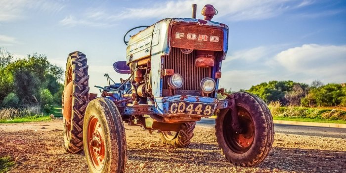 1920x1280 200+] Tractor Wallpapers | Wallpapers.com