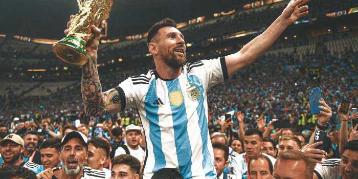 4096x2731 Lionel Messi lifiting the 2022 FIFA