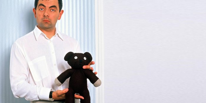 1920x1200 Mr. Bean with his teddy bear wallpaper