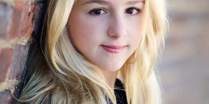 800x1000 chloe - The Girls Of Dance Moms fond d
