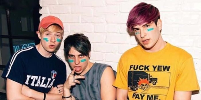 719x1280 Men Posing For A Picture Wallpaper