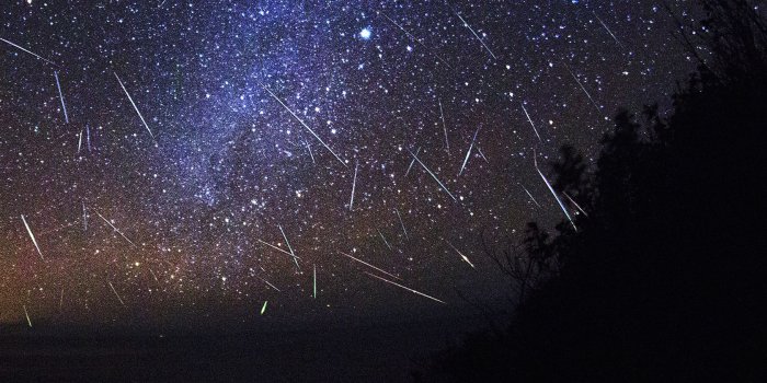 1680x1050 mb98-wallpaper-meteor-shower-sky-night
