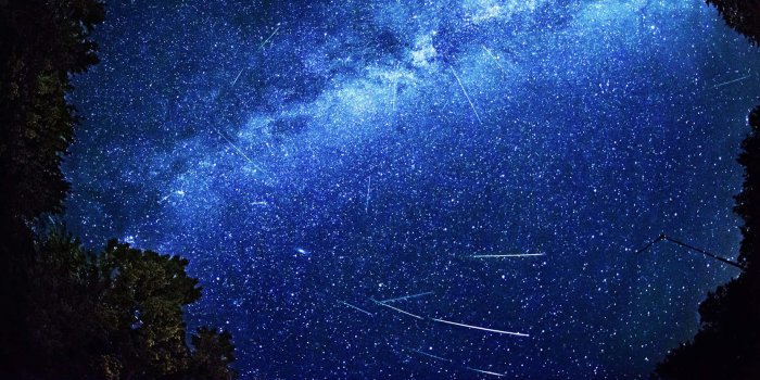 1920x960 Download Breathtaking Meteor Shower in