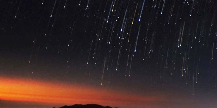 1080x1920 Download Stunning Meteor Shower in the