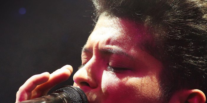 1242x2208 ha66-wallpaper-bruno-mars-sing-face-music