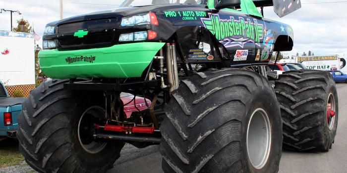 1600x1236 Vehicles Monster Truck Wallpaper