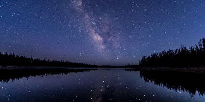 1920x1282 Starry Night Sky Over A River Wallpaper