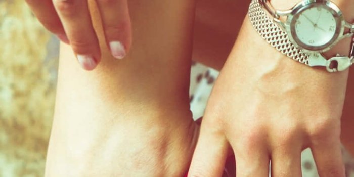 828x1792 Stylish Red High Heels Wallpaper