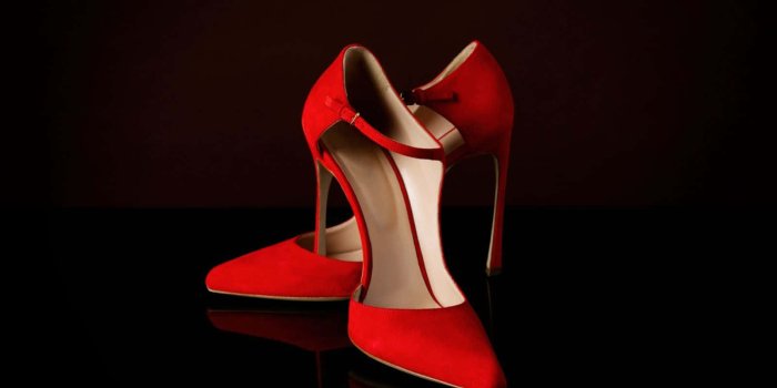 1600x900 Elegant Red High Heels Wallpaper