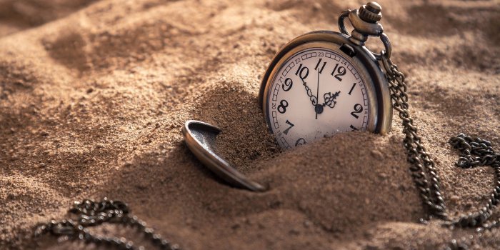 1920x1280 Download Pocket Watch On Sand Wallpaper