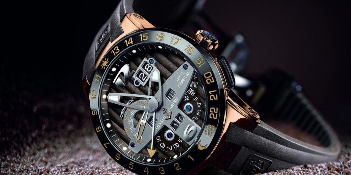 2560x1600 Titan Watch Wallpapers