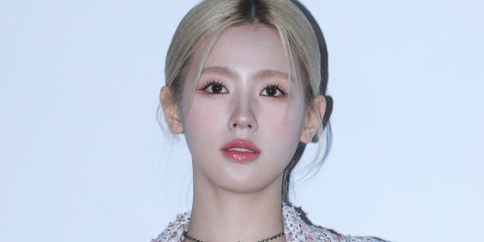 2560x1440 Miyeon of (G)I-DLE Wore a Matching Lace
