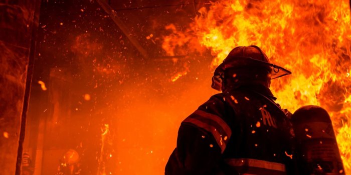 2048x1152 Firefighter, Android wallpaper