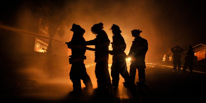 1600x1200 Men Firefighter Wallpaper