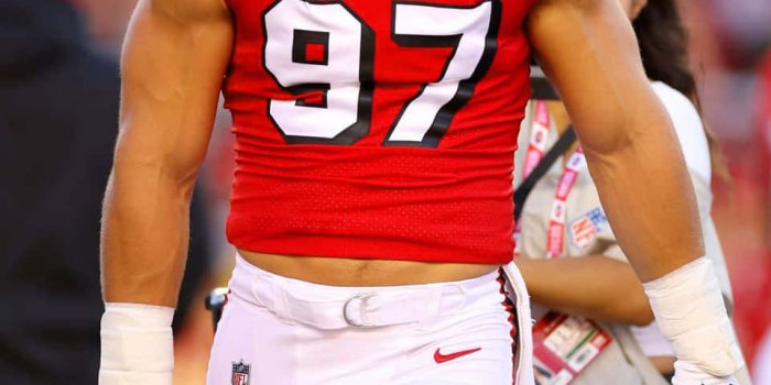 960x1920 Download NFL Star Nick Bosa Wallpaper