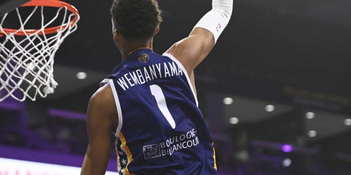 1290x1920 A Basketball Game. Wallpaper