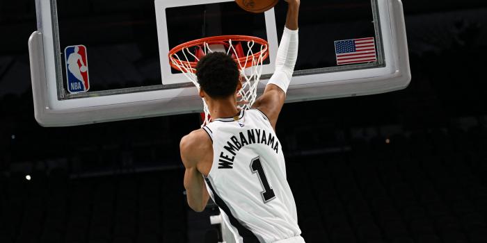 8256x5504 Victor Wembanyama in his Spurs jersey