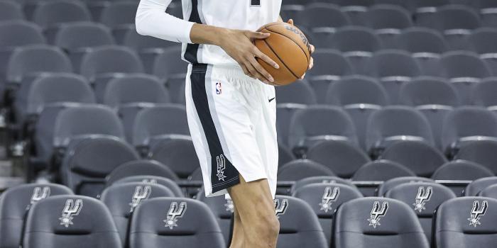 3161x4176 Victor Wembanyama in his Spurs jersey