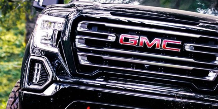 1080x1920 GMC Sierra AT4 Crew Cab Off Roading 4K