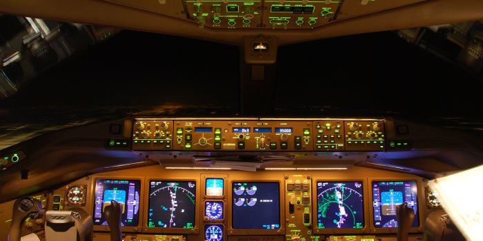 1280x869 B777 cockpit rework - Features