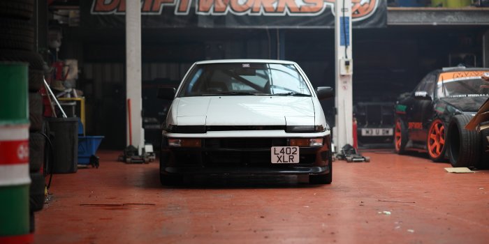 2712x1808 Wallpaper for Sunday: AE86 waiting.