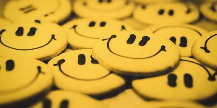 1125x750 Smiley Face on Cookies · Free Stock Photo