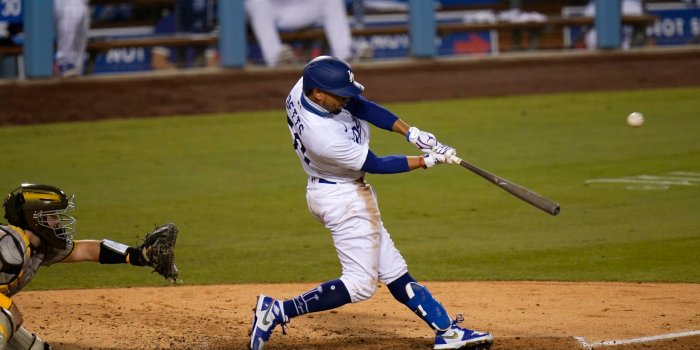 2560x1440 Mookie Betts ties MLB mark with 6th