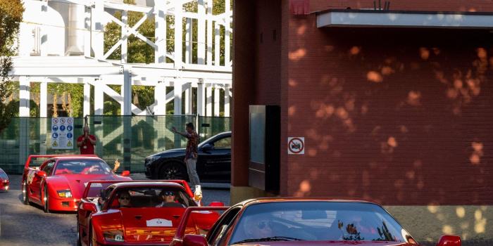 1920x4000 Ferrari F40 Legacy Tour wallpapers for