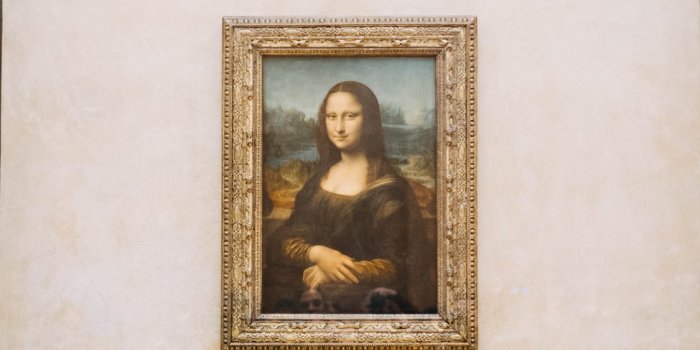 1125x2436 Mona Lisa amongst the crowd iPhone X